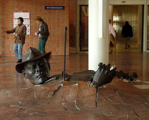 Érdekes szobrok: A hegedűs (ismeretlen alkotó), Amszterdam, 1991