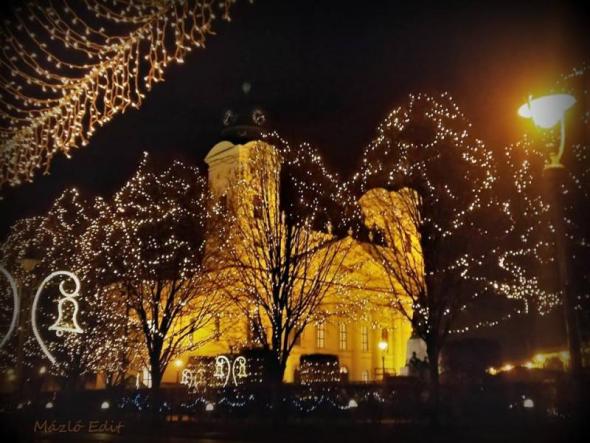 Felgyulladtak a  fények Debrecenben 