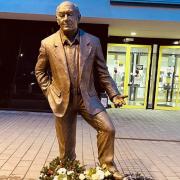 Buzánszky Jenő emlékszobra