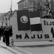 Felvonulás Debrecenben, a Vöröshadsereg útján  Fotó: Napló-archív