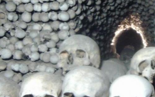 Több ezer koponya