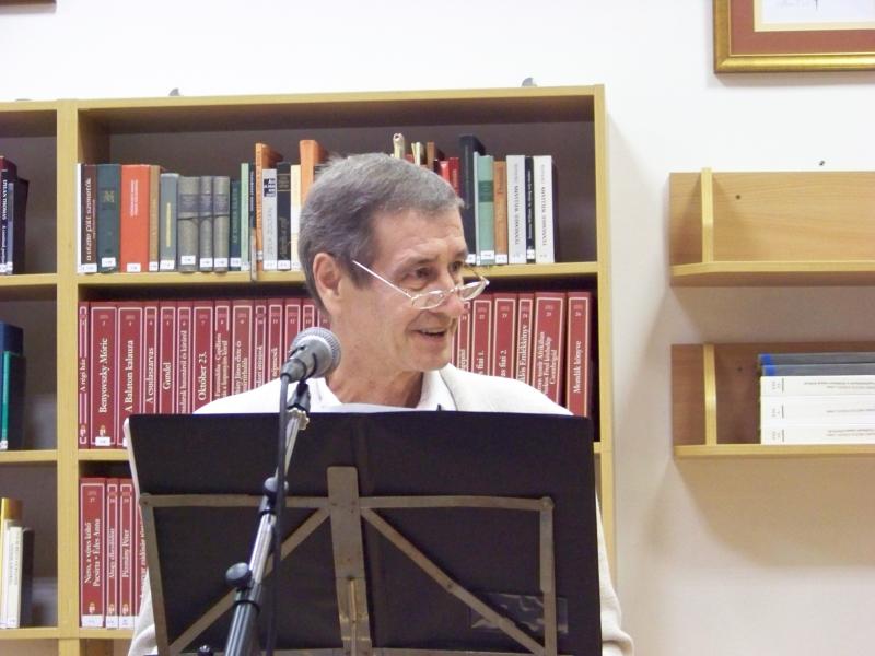 O. Szabó István Jászai Mari-díjas színművész a Popkorn John művet adta elő mindenki örömére a Benedek ÍElek könyvtárban