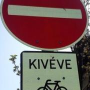 Tilos behajtani kerékpárral