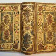 Debreceni festett pergamenkötés, a Pintér-Berhidai család bibliája 1765. Kikiáltási ár: 1,5 millió forint