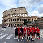 Debreceni srácok a római Colosseum előtt Debreceni srácok a római Colosseum előtt